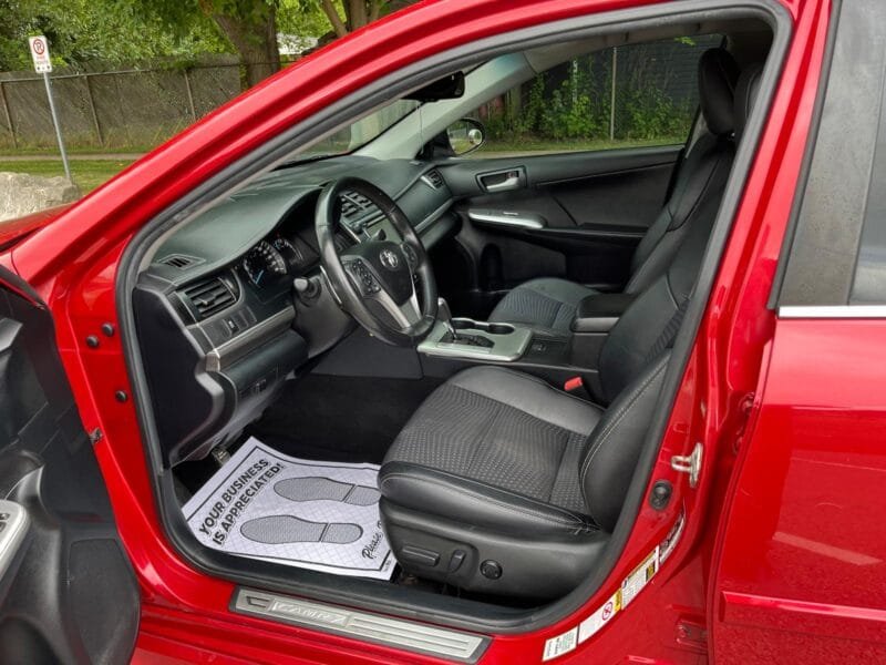 2014 TOYOTA CAMRY SE