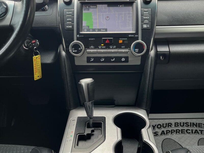 2014 TOYOTA CAMRY SE