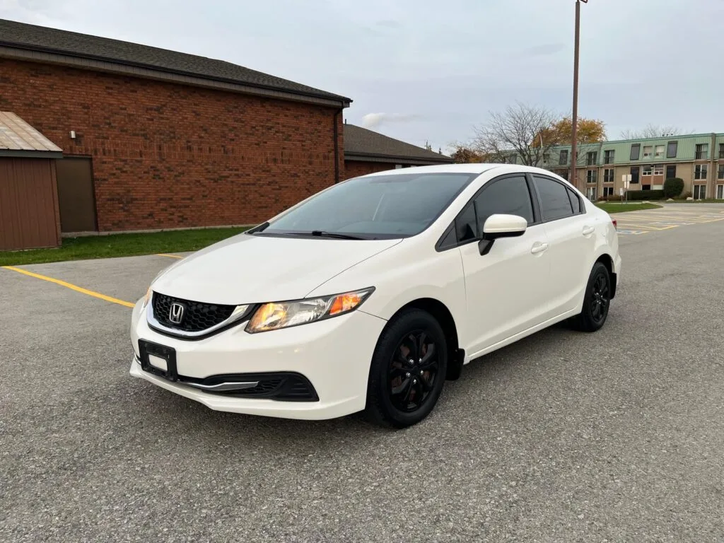 Seeing is believing! Well-maintained, super clean inside out, with clean carfax used Honda Civic for Sale ZAFFS Motors Beamsville, Ontario.