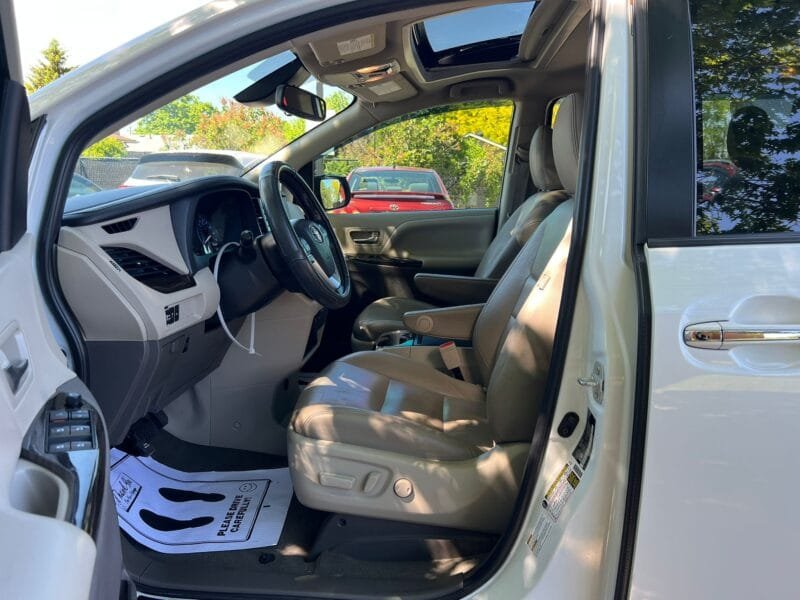 2020 Toyota Sienna XLE AWD