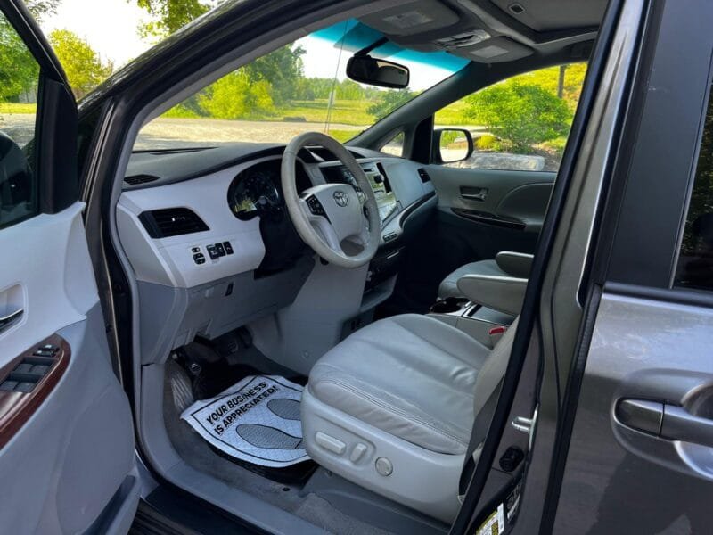 2011 Toyota Sienna XLE