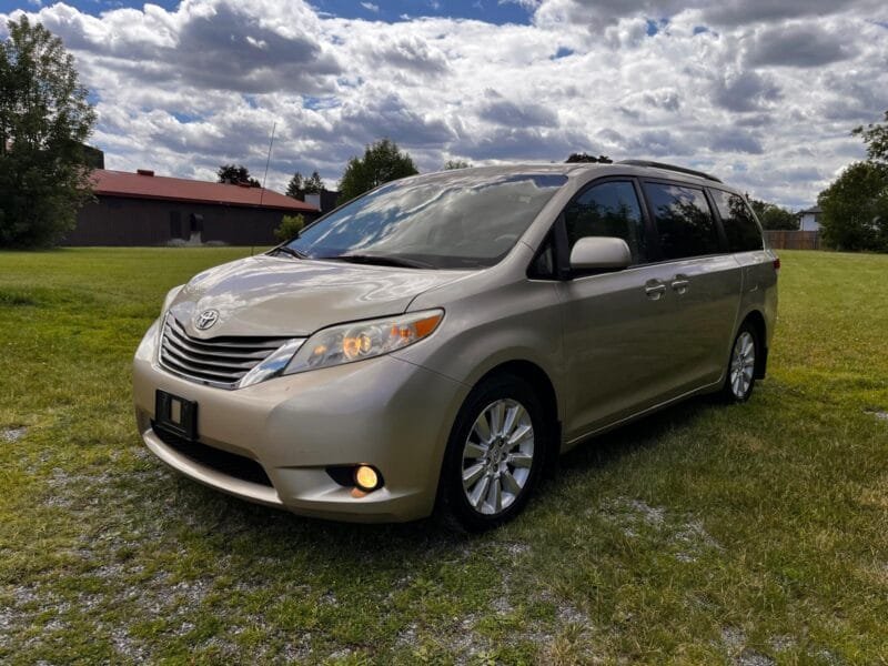 2012 Toyota Sienna XLE