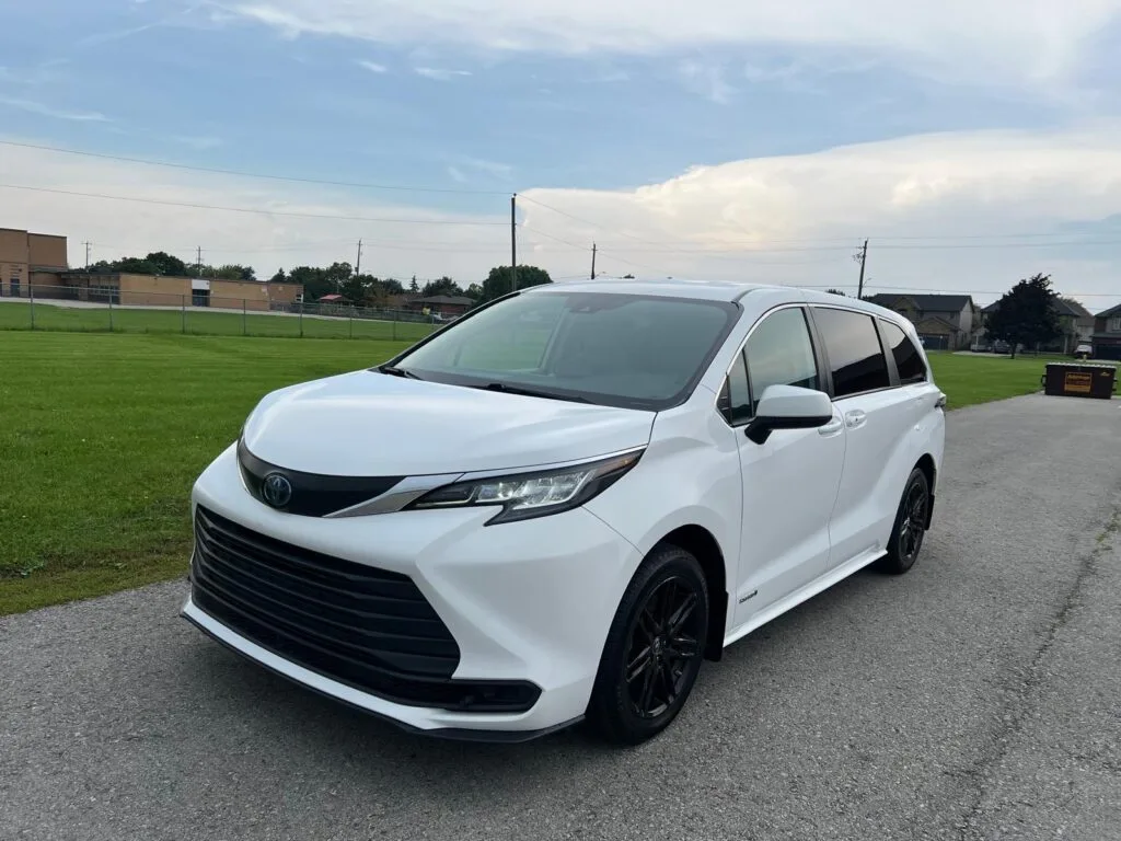 Used Toyota Sienna Hybrid for sale ZAFFS Motors Beamsville, Ontario. Safety certified, extended warranty & financing options available.