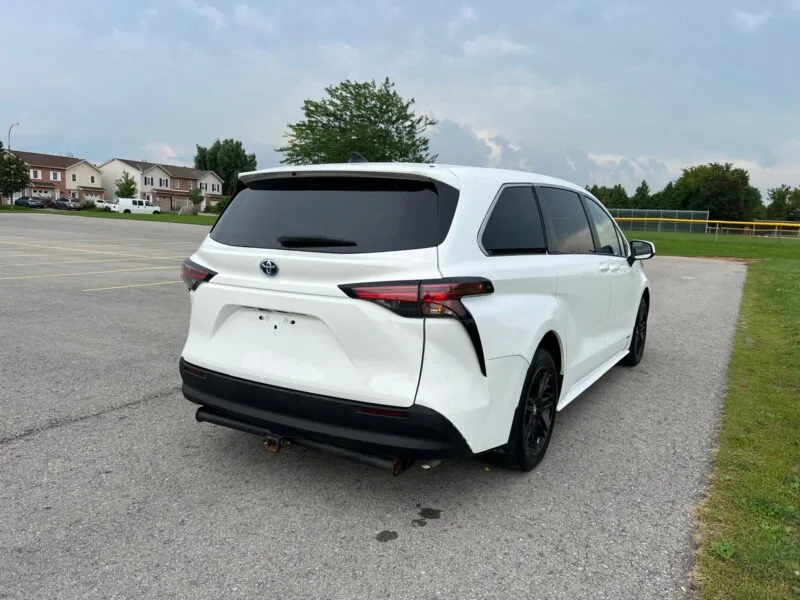 2021 Toyota Sienna LE Hybrid