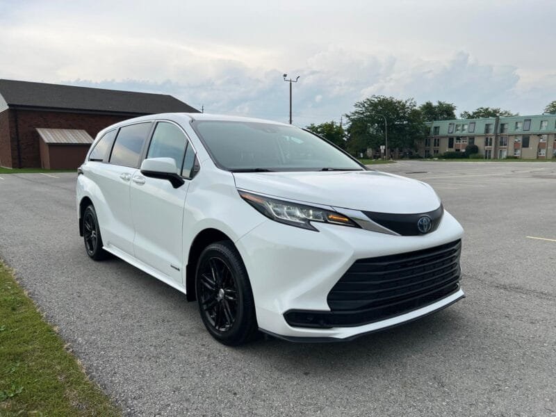 2021 Toyota Sienna LE Hybrid