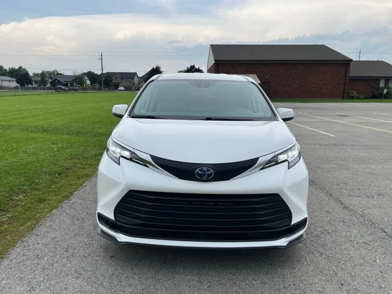 2021 Toyota Sienna LE Hybrid