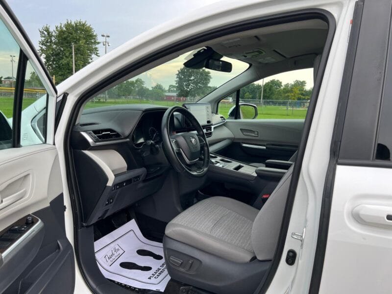 2021 Toyota Sienna LE Hybrid