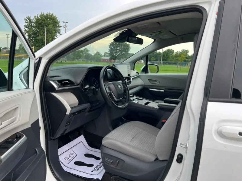 2021 Toyota Sienna LE Hybrid