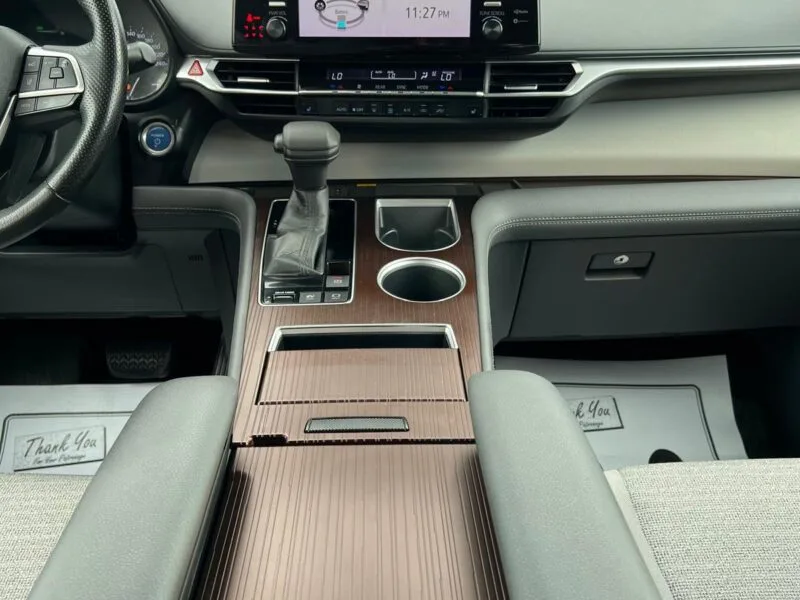 2021 Toyota Sienna LE Hybrid