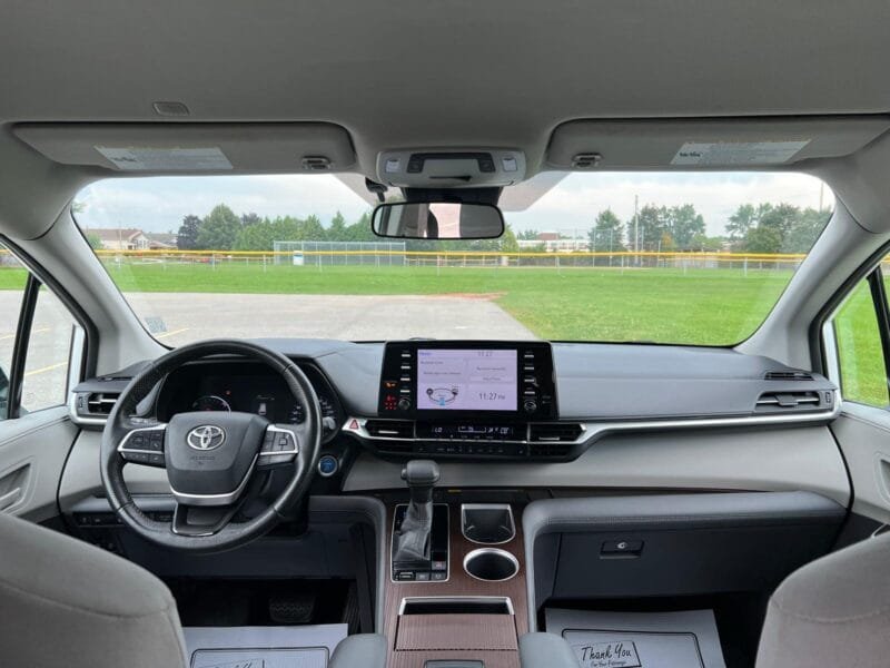2021 Toyota Sienna LE Hybrid