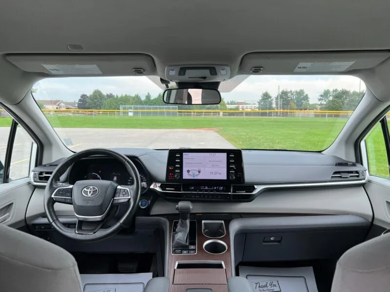 2021 Toyota Sienna LE Hybrid