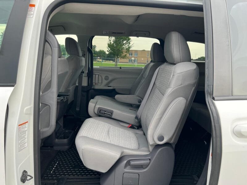 2021 Toyota Sienna LE Hybrid